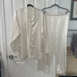 Neiman Marcus Off-White pajamas